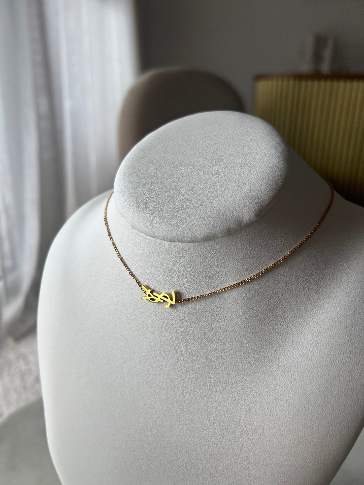 Collier Saint ras de coup Gold